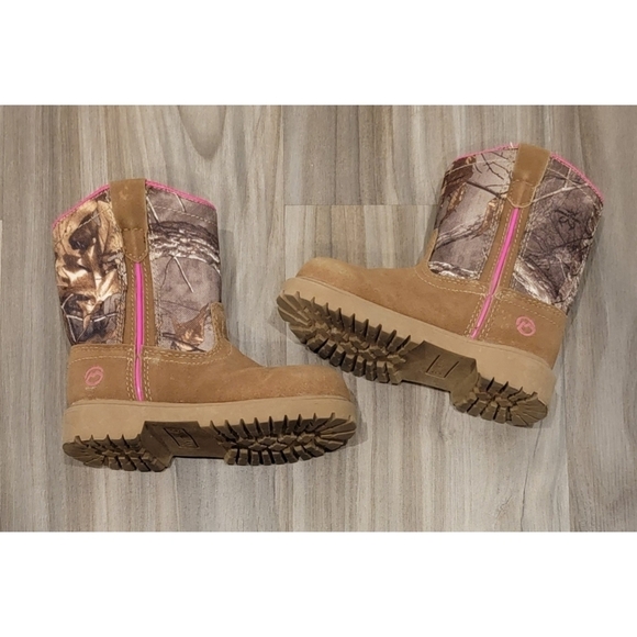 Magellan Outdoors Other - Magellan Outdoors Girls Casual Boone Wellington Boots size 9